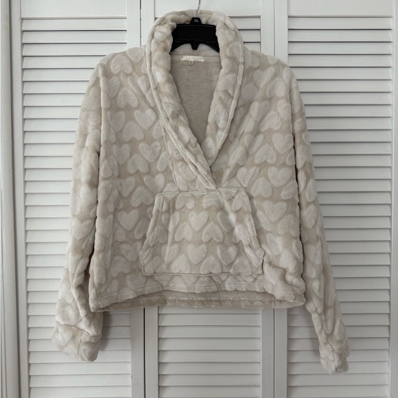 Z Supply Plush Heart Long Sleeve Top. Cozy Fleece hearts pattern white size S - Picture 4 of 9